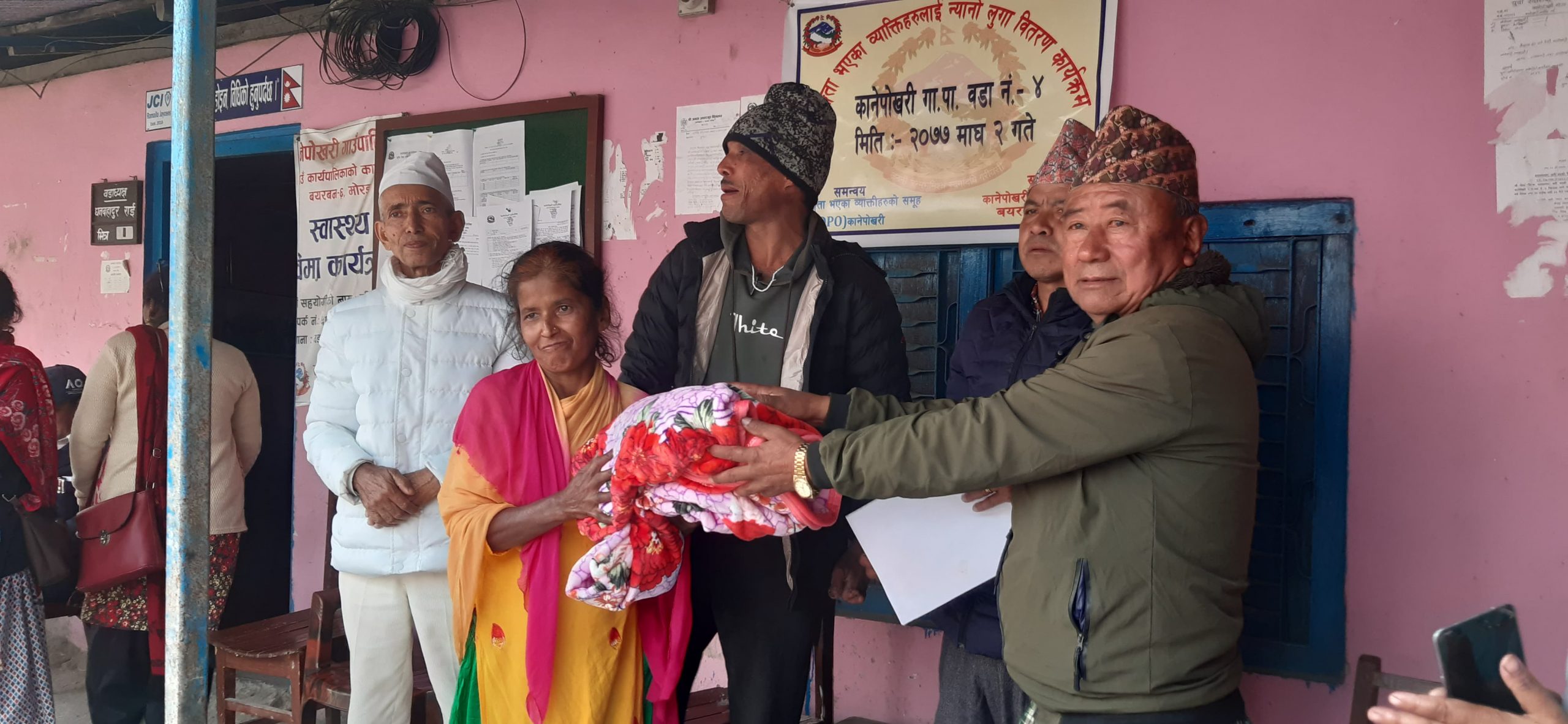 अपाङ्गता भएका ३० जनालाई न्यानो कमल वितरण