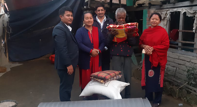 गाउँपालिकाद्धारा दुईवडामा राहत वितरण