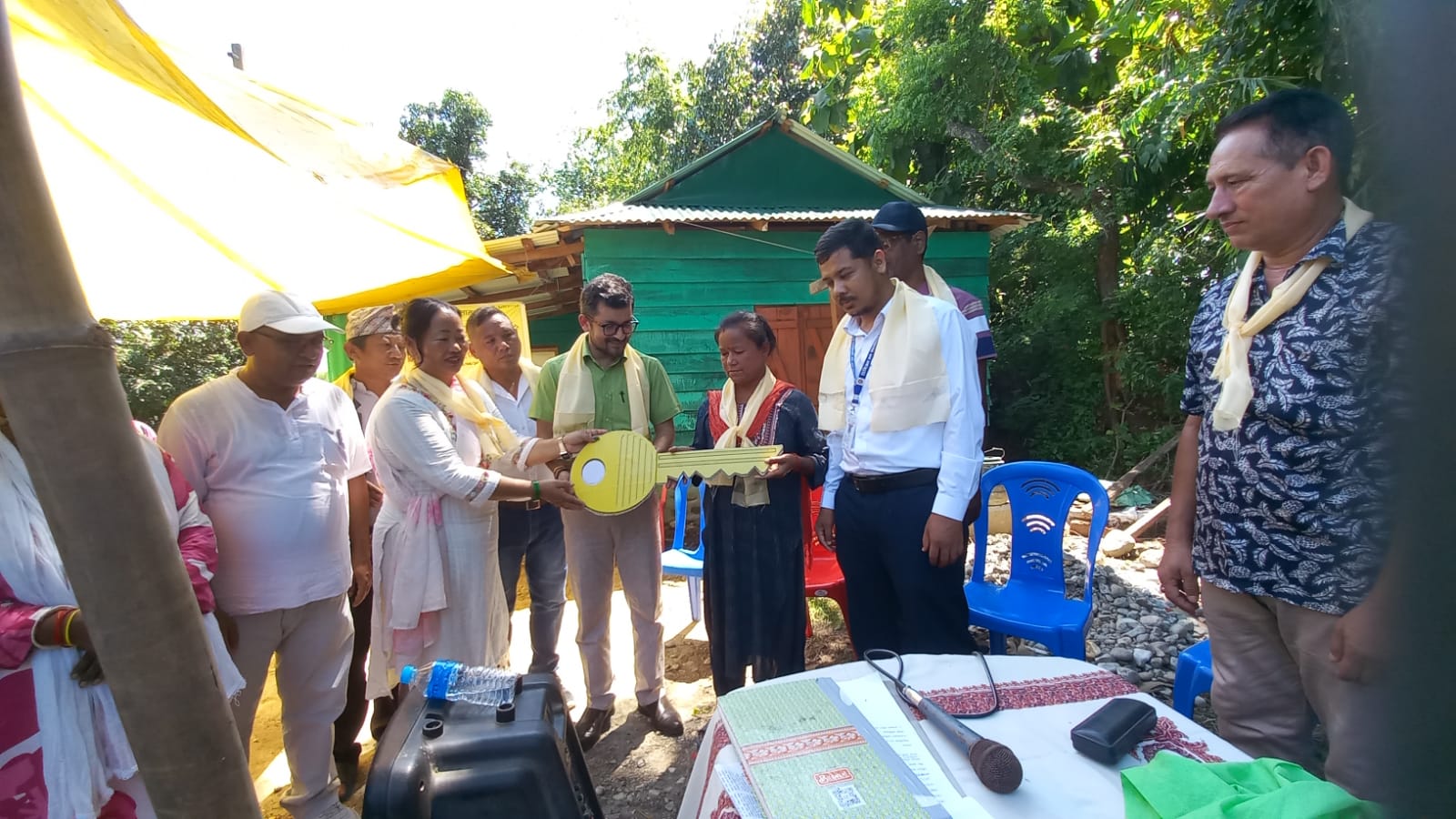 सामुदायिक वनद्धारा विपन्न परिवारलाई आवास निर्माण गरी हस्तान्तरण