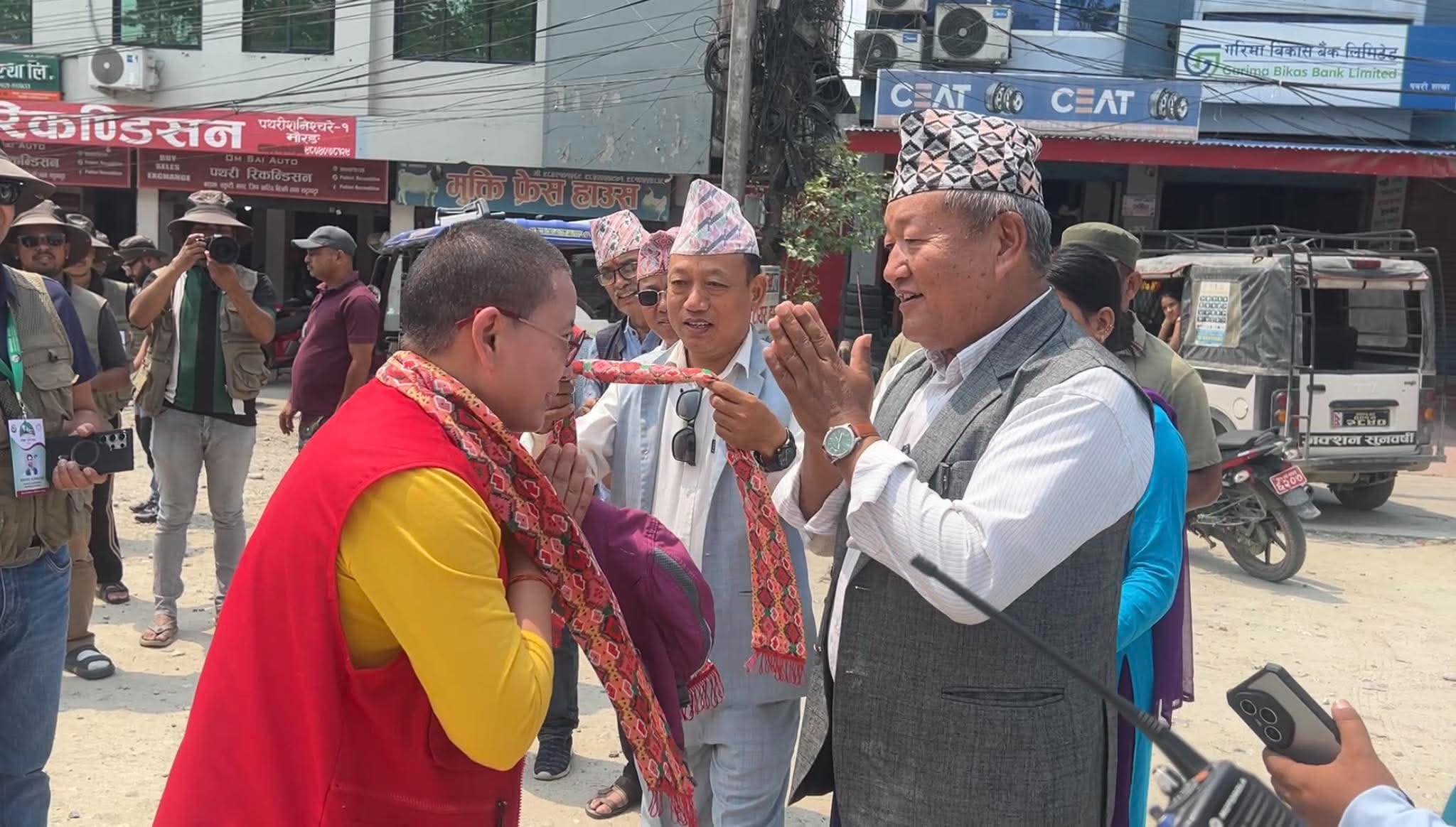 मेची–महाकाली राष्ट्रिय उद्धार टोलीलाई नगर प्रमुखद्वारा पथरीमा स्वागत सम्मान